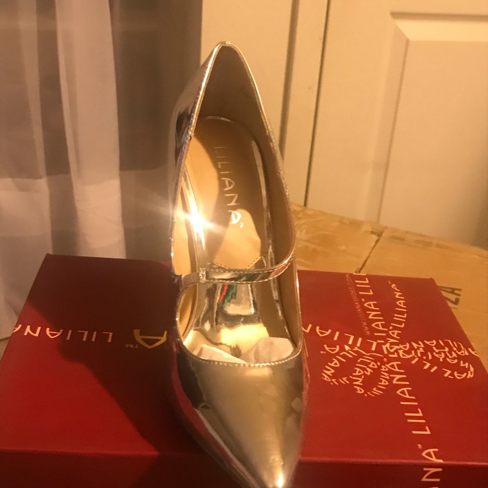 Shoes - Picture 3 of 4